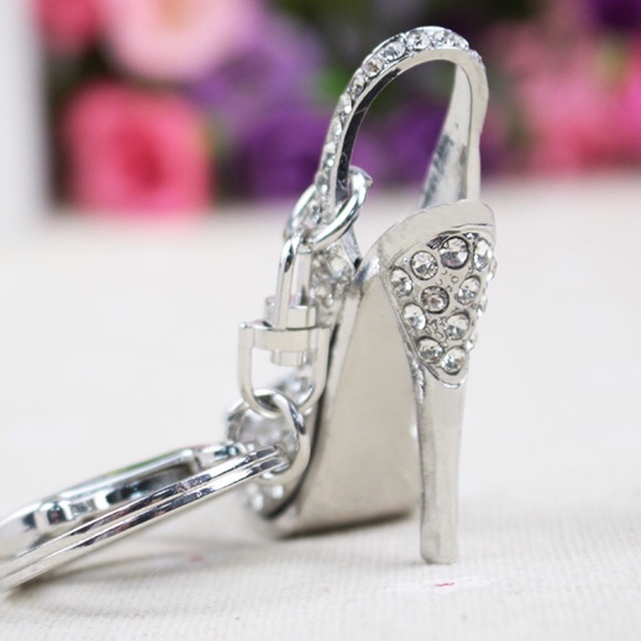 Black & Crystal High Heel Shoe on Silver Keychain - Picture 4 of 8